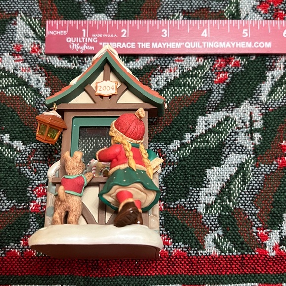 Hallmark Christmas Window 2004. 2nd Collectors Series Club Exclusive - Picture 10 of 10